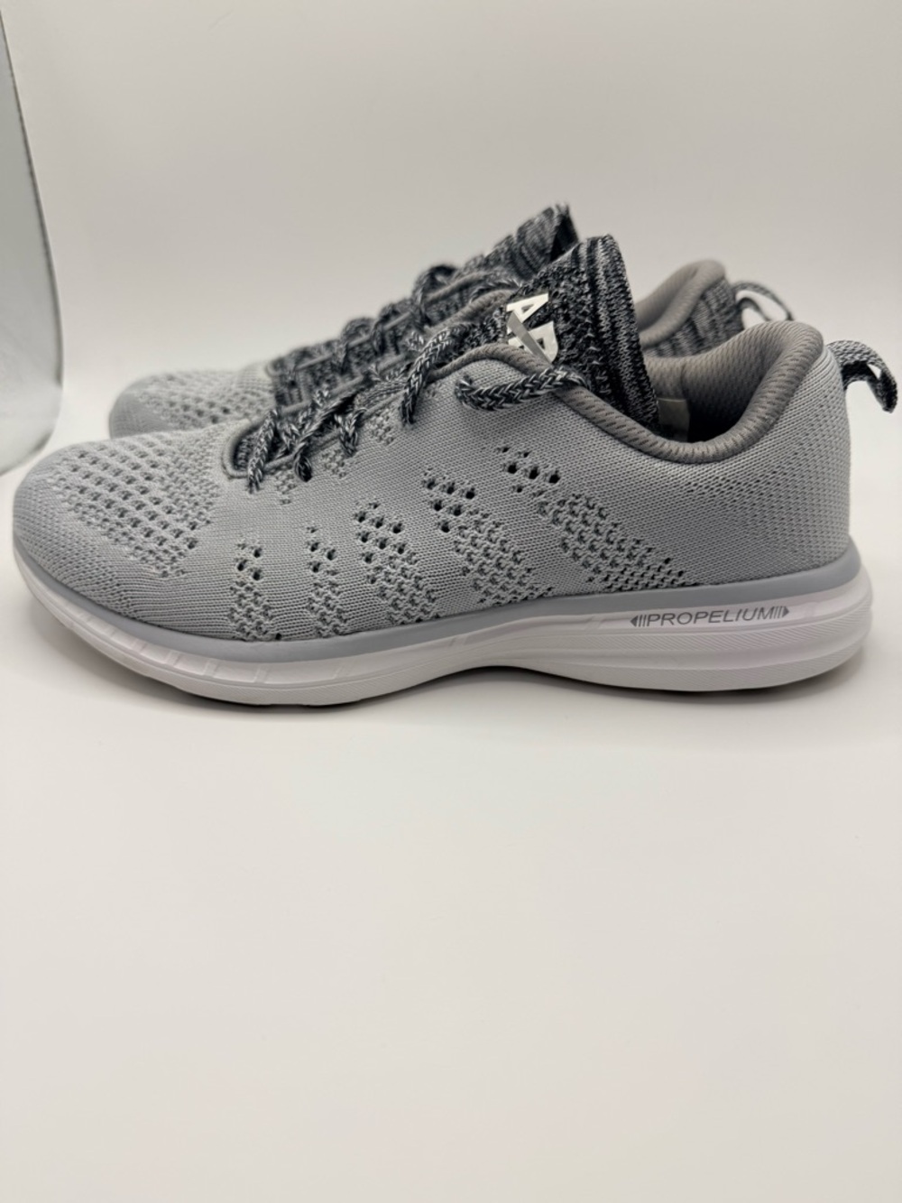 APL Techloom Pro Gray Lightweight Women’s Athletic Shoes‎ Size 6.5